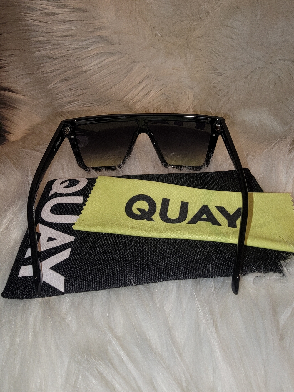 QUAY Hindsight Sunglasses in Black w/ Green Gradient Lenses - Picture 4 of 5